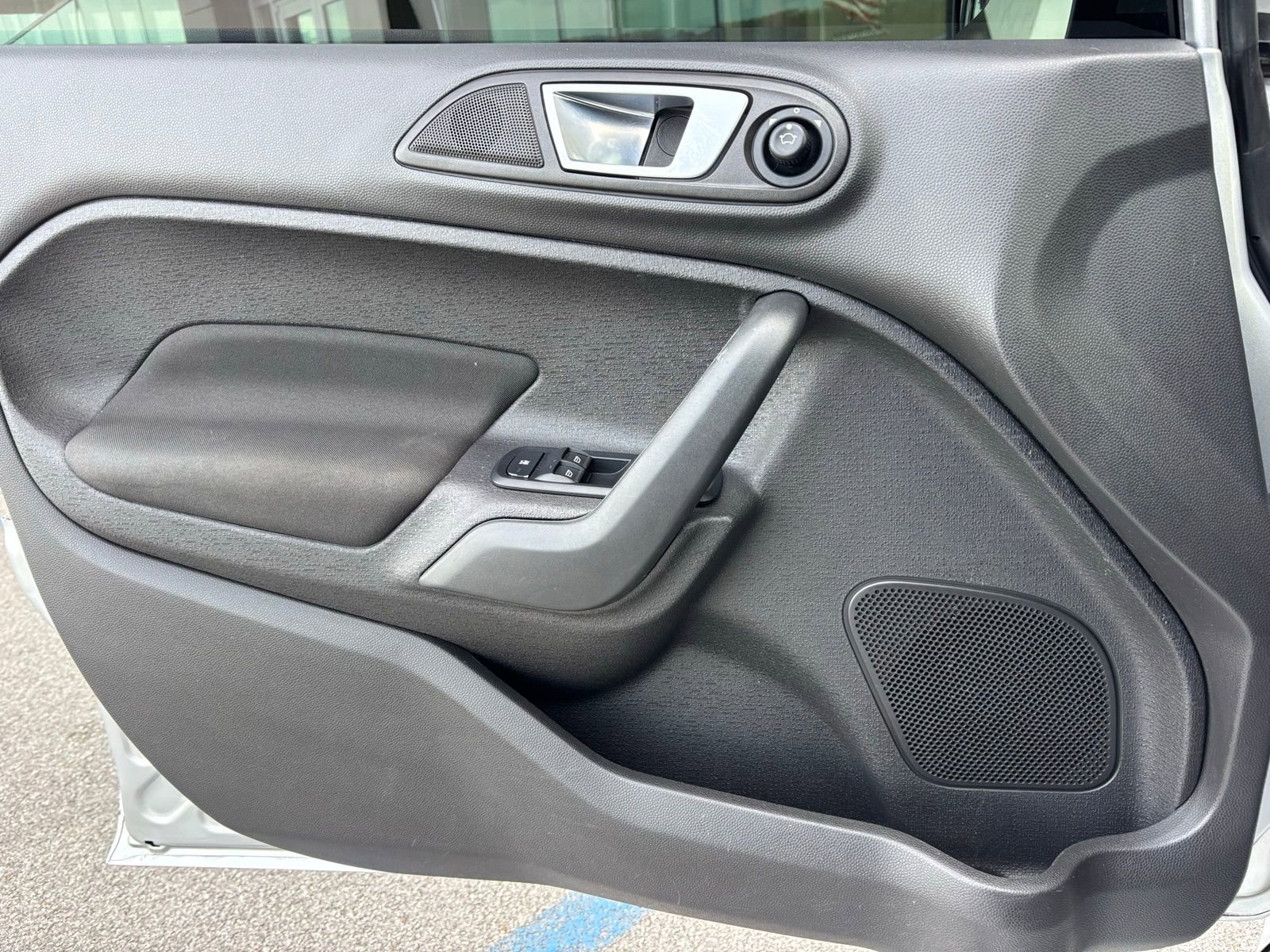 Used 2014 Ford Fiesta SE FWD image 12