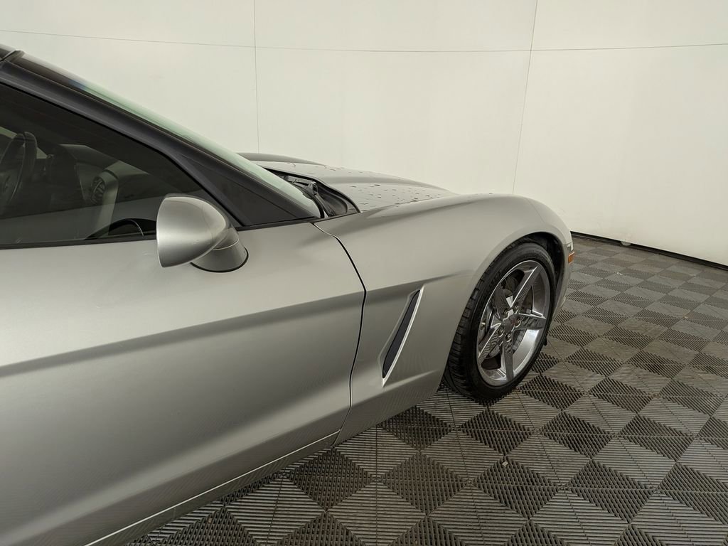 Used 2007 Chevrolet Corvette Coupe w/ Preferred Equipment Group RWD image 16