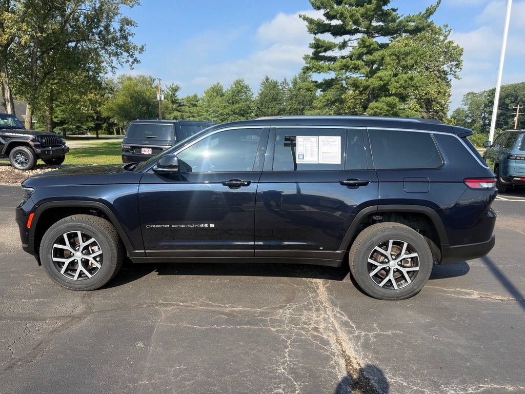 Used 2023 Jeep Grand Cherokee L Limited w/ Luxury Tech Group II AWD/4WD image 6