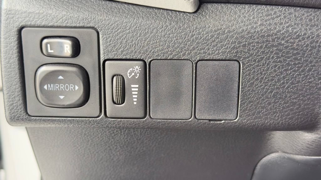 Used 2015 Toyota Corolla LE FWD image 28