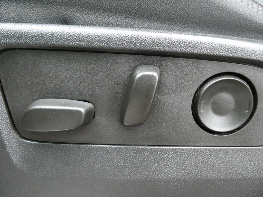 Used 2023 Chevrolet Silverado 1500 High Country w/ Technology Package image 24