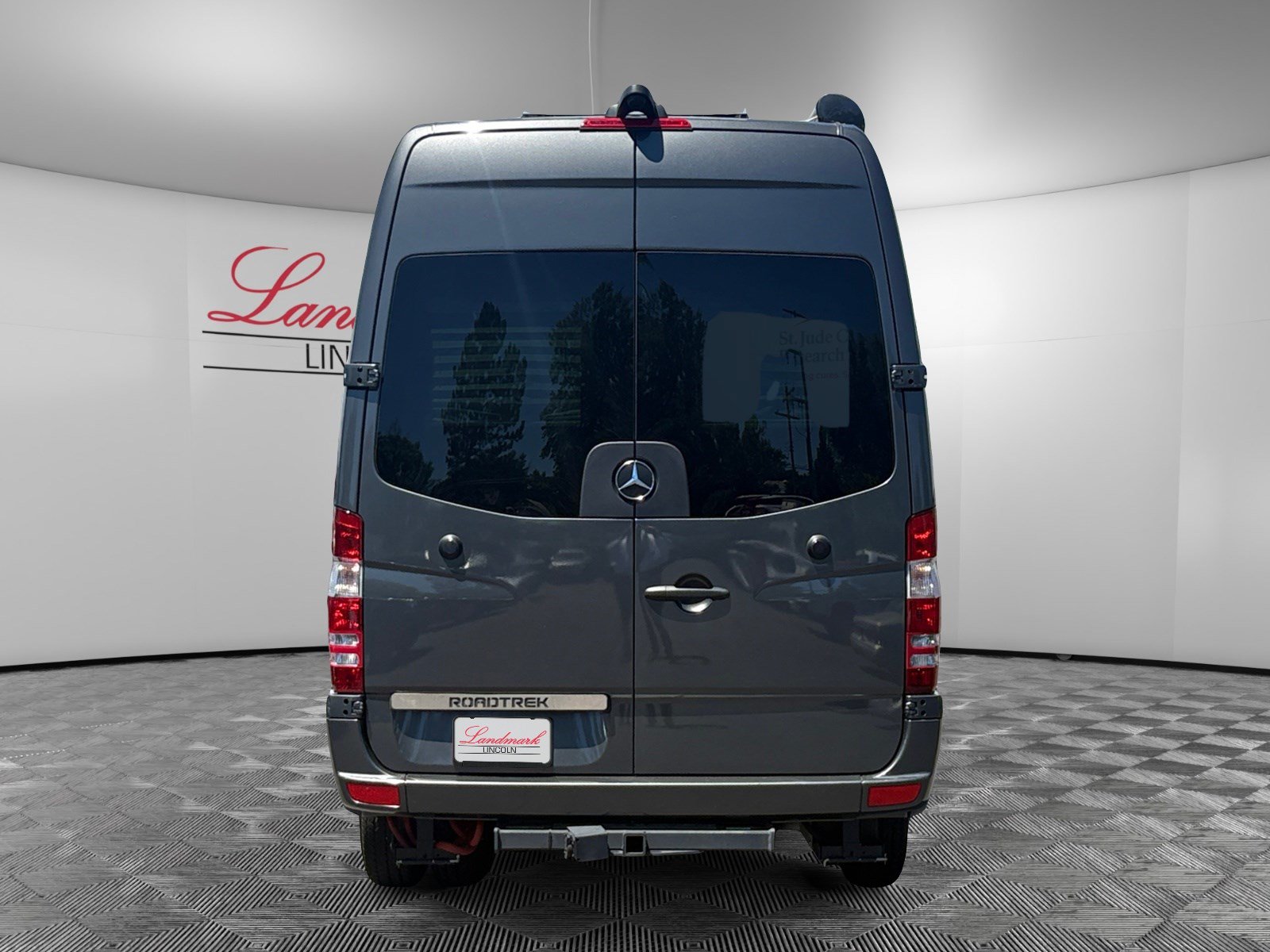 Used 2018 Mercedes-Benz Sprinter 3500 image 4