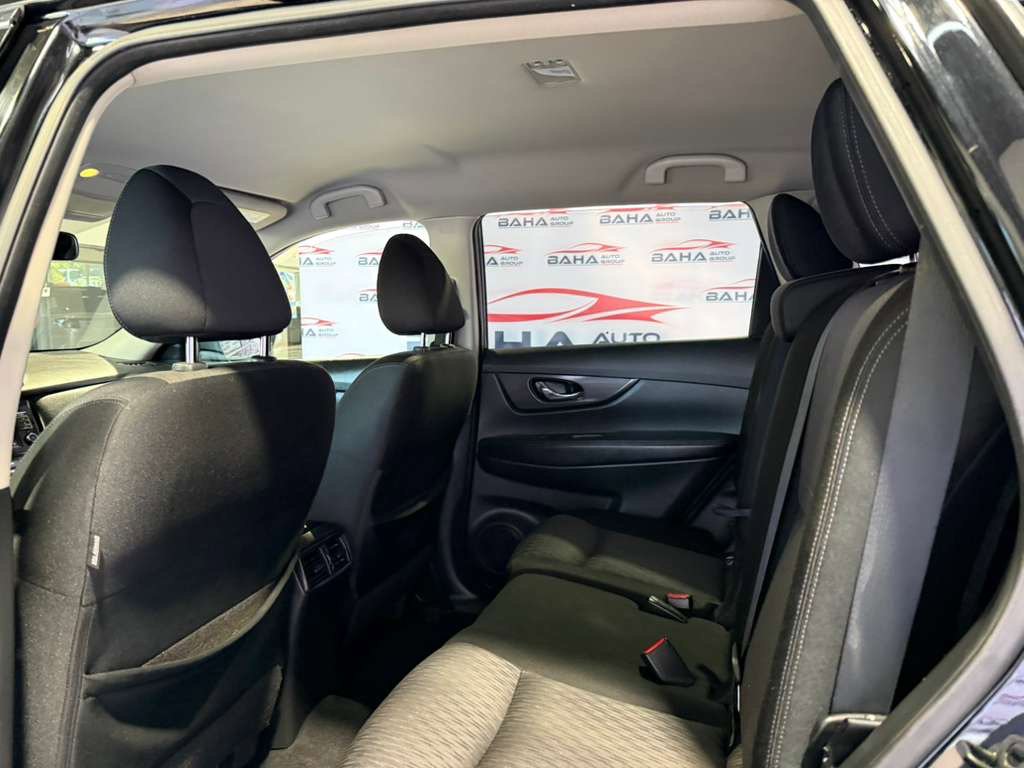 Used 2018 Nissan Rogue SV image 31