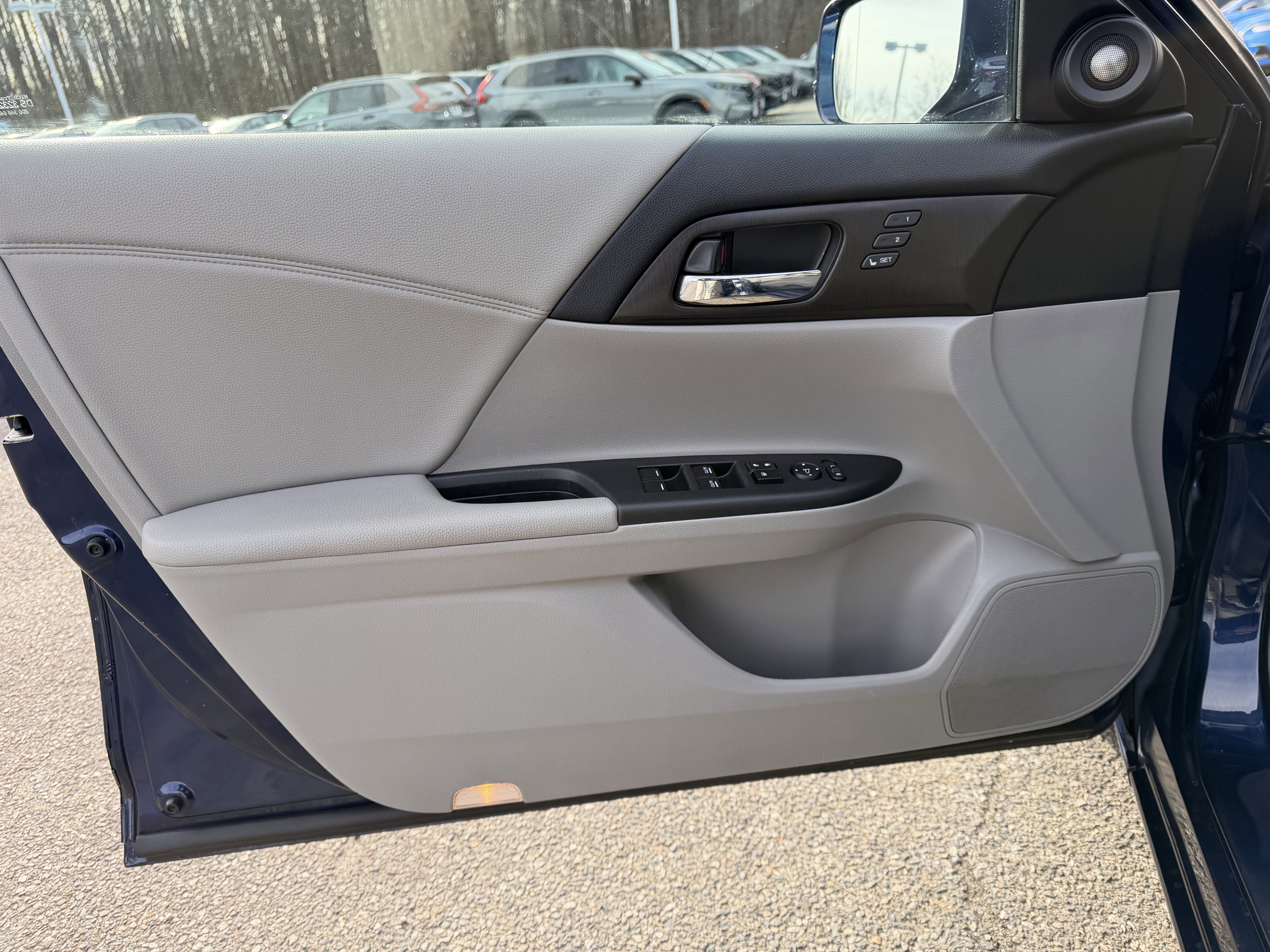 Used 2014 Honda Accord EX-L image 9