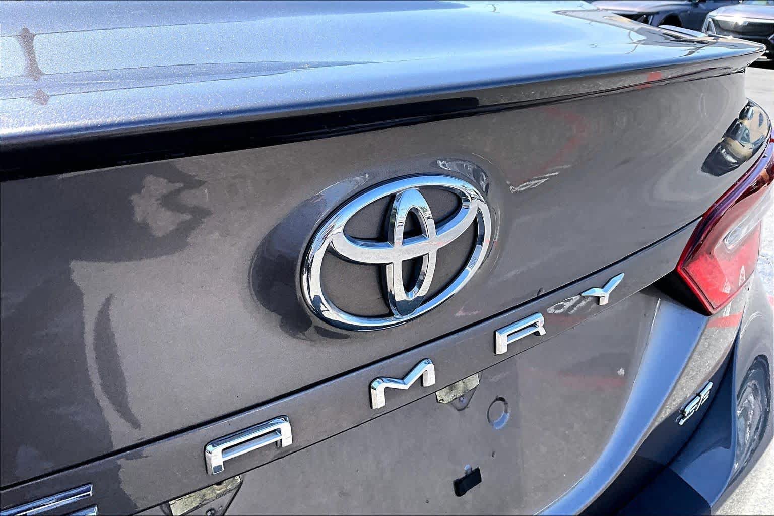 Used 2021 Toyota Camry SE FWD image 30