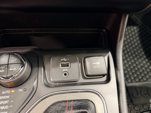 Used 2020 Jeep Cherokee Trailhawk w/ Cold Weather Group AWD/4WD image 37