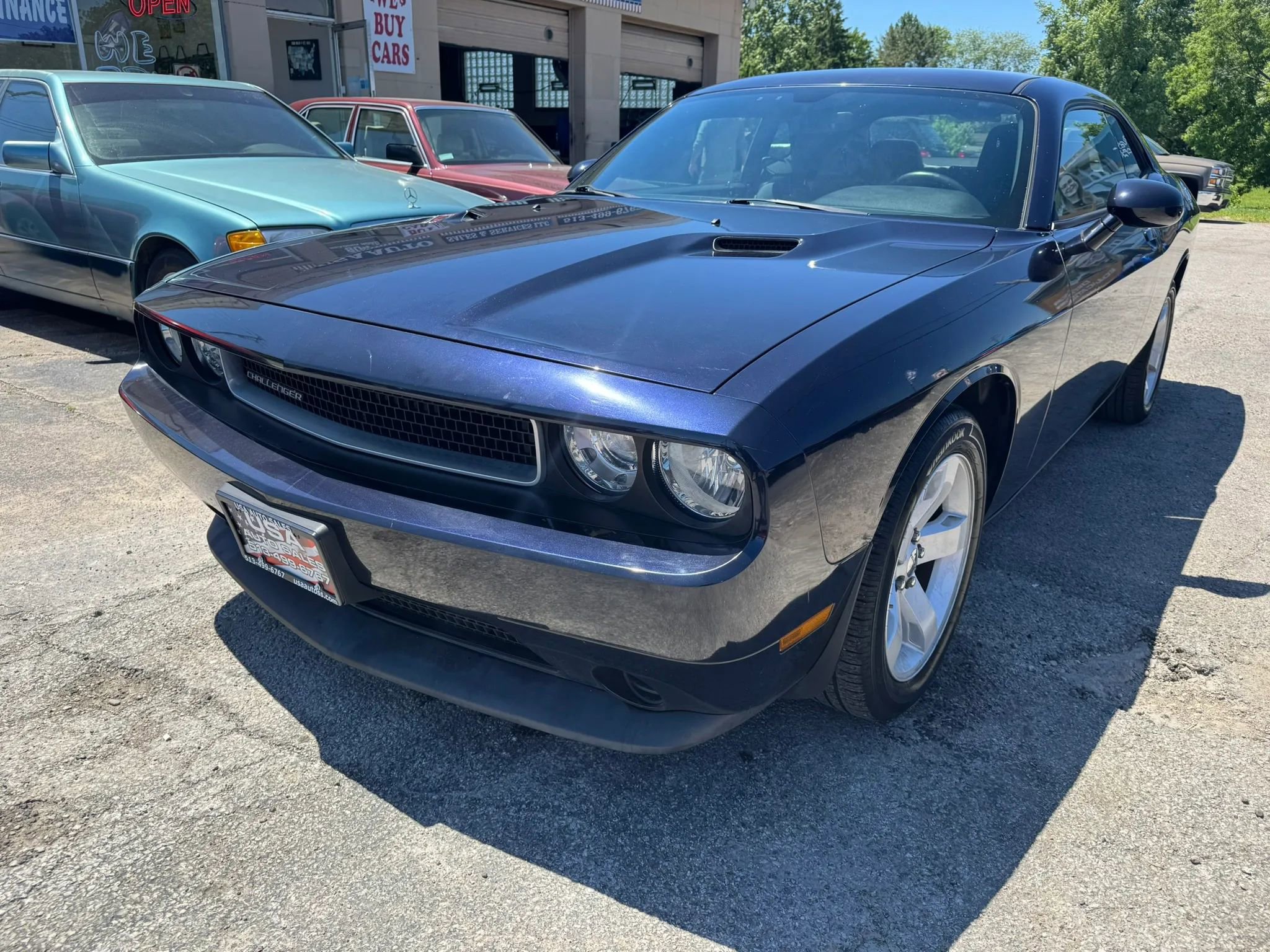 Used 2012 Dodge Challenger SXT RWD image 3