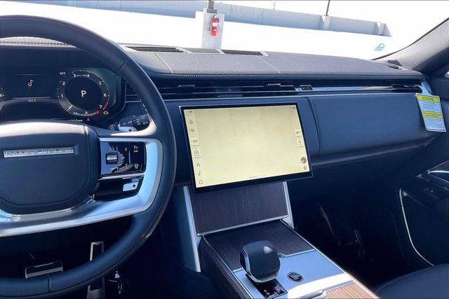 New 2026 Land Rover Range Rover Long Wheelbase SE image 6