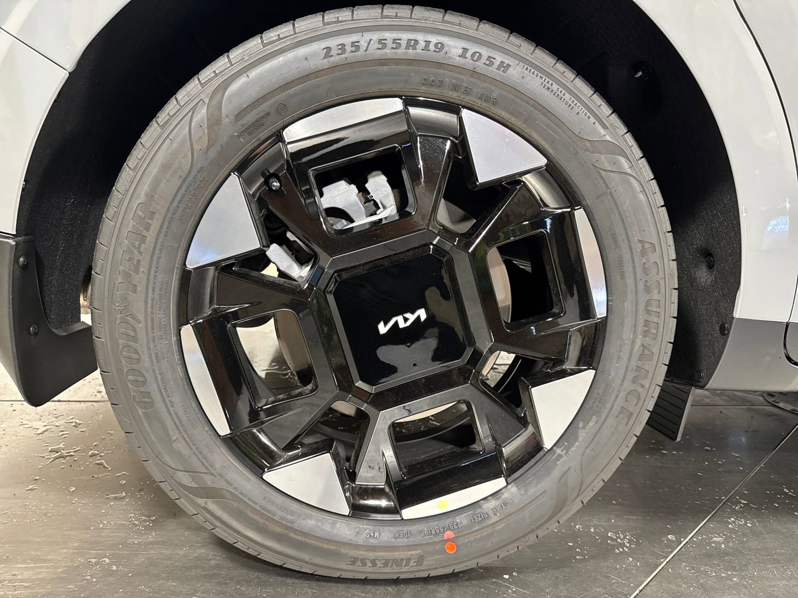 New 2026 Kia Carnival EX FWD image 13