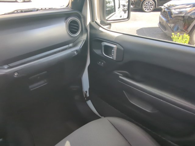 Used 2023 Jeep Gladiator Sport AWD/4WD image 18