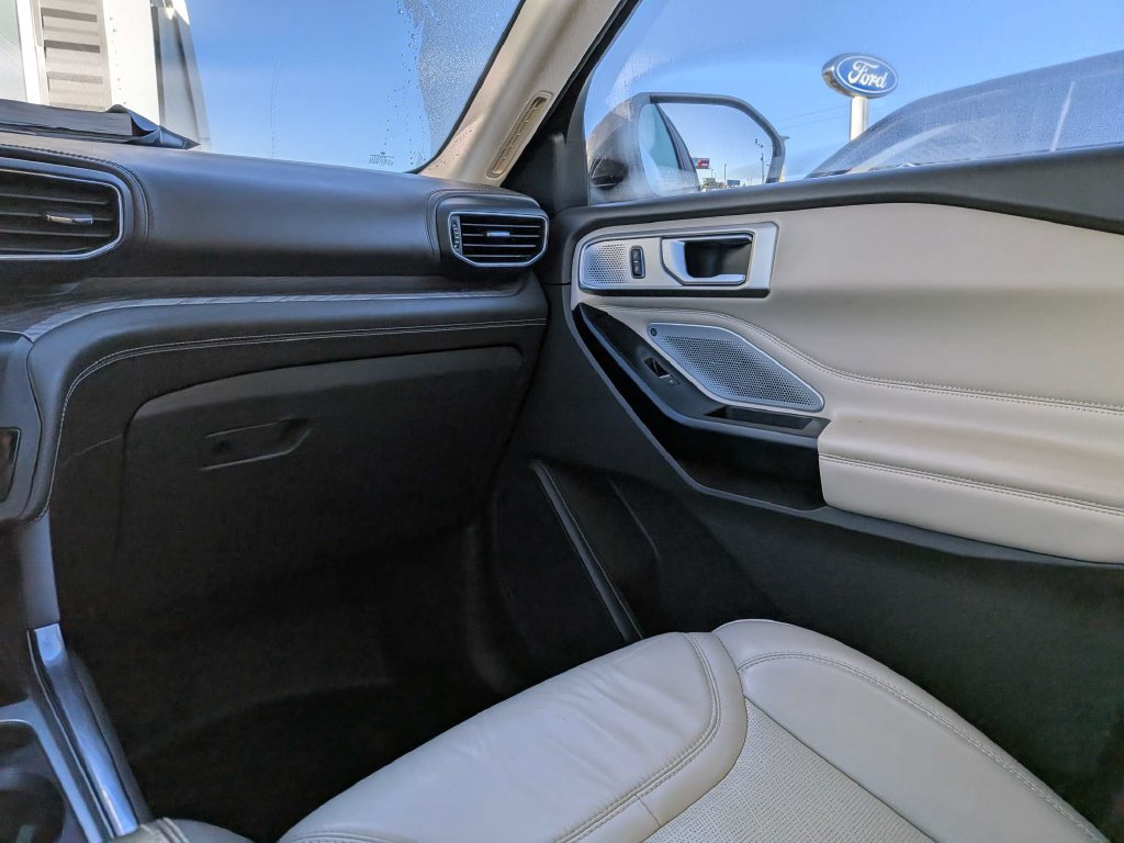 Used 2020 Ford Explorer Platinum w/ Premium Technology Package AWD/4WD image 15