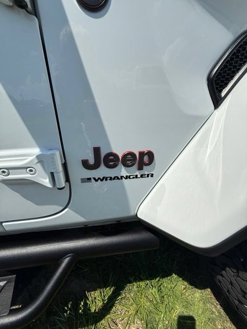 Used 2024 Jeep Wrangler Unlimited Rubicon AWD/4WD image 14
