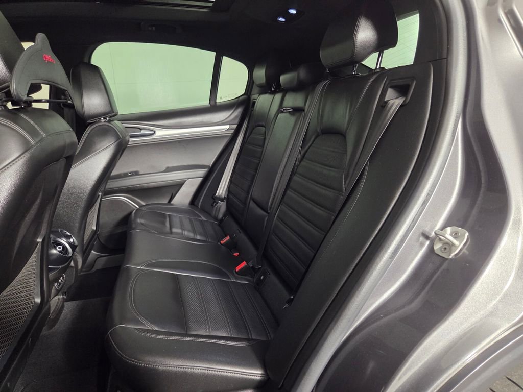Used 2023 Alfa Romeo Stelvio Veloce AWD/4WD image 24
