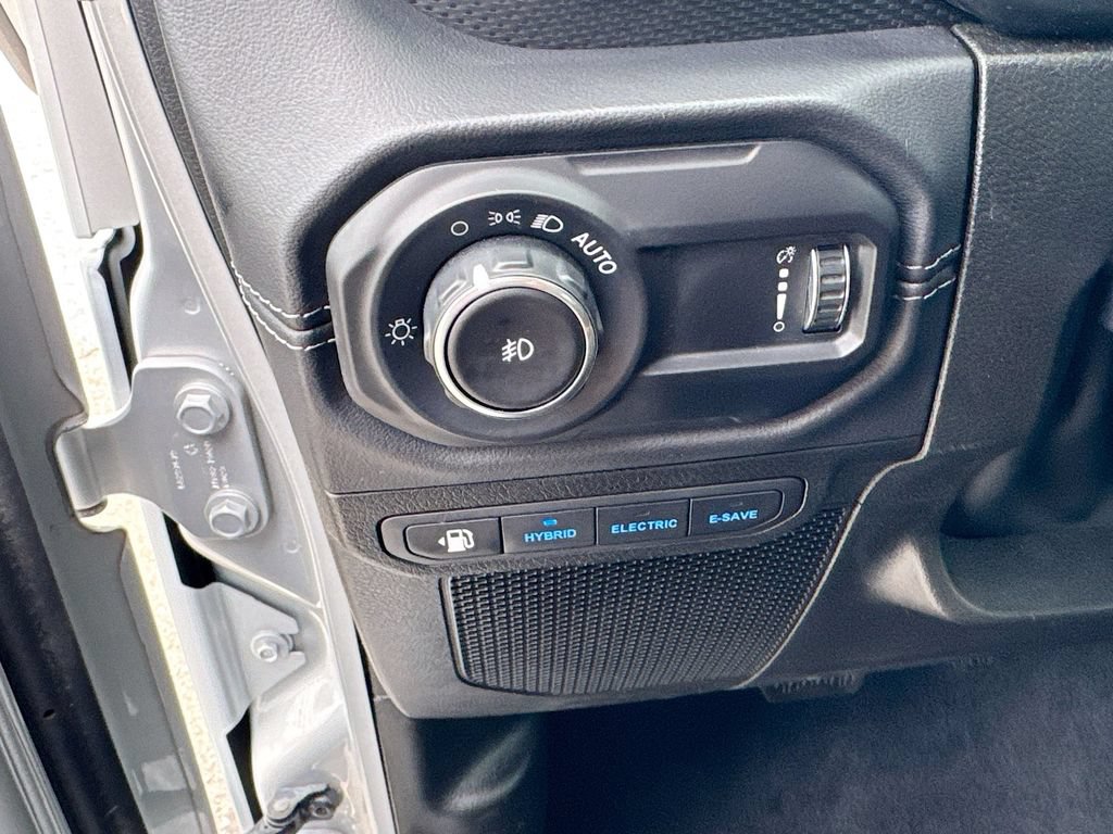 Used 2024 Jeep Wrangler Unlimited Rubicon 4xe AWD/4WD image 27