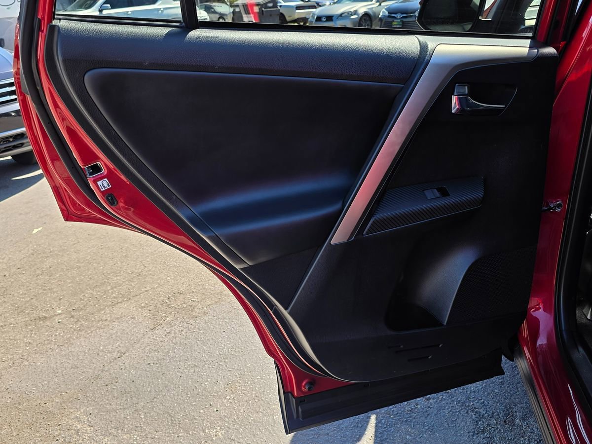 Used 2015 Toyota RAV4 Limited image 23