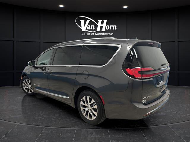 Used 2023 Chrysler Pacifica Pinnacle FWD image 5