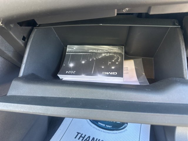 Used 2024 GMC Terrain SLE image 39