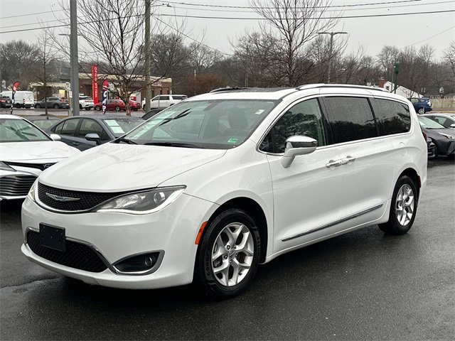Used 2019 Chrysler Pacifica Limited image 2