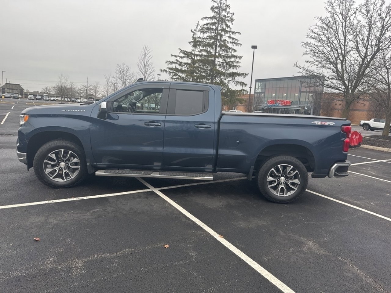 Used 2022 Chevrolet Silverado 1500 LT image 9