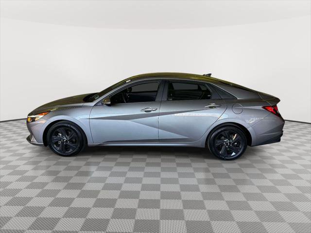 Used 2023 Hyundai Elantra SEL w/ Preferred Accessory Package FWD image 7