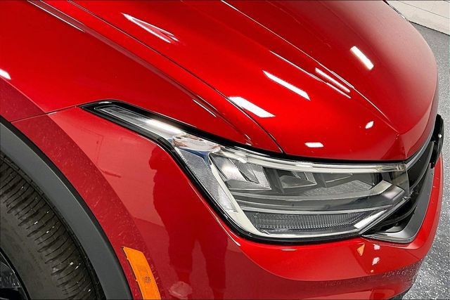 Used 2024 Volkswagen Tiguan SE R-Line AWD/4WD image 29