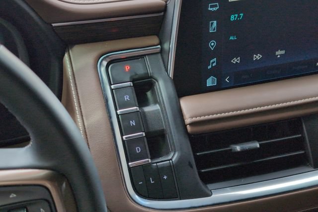 Used 2023 Chevrolet Suburban High Country AWD/4WD image 23