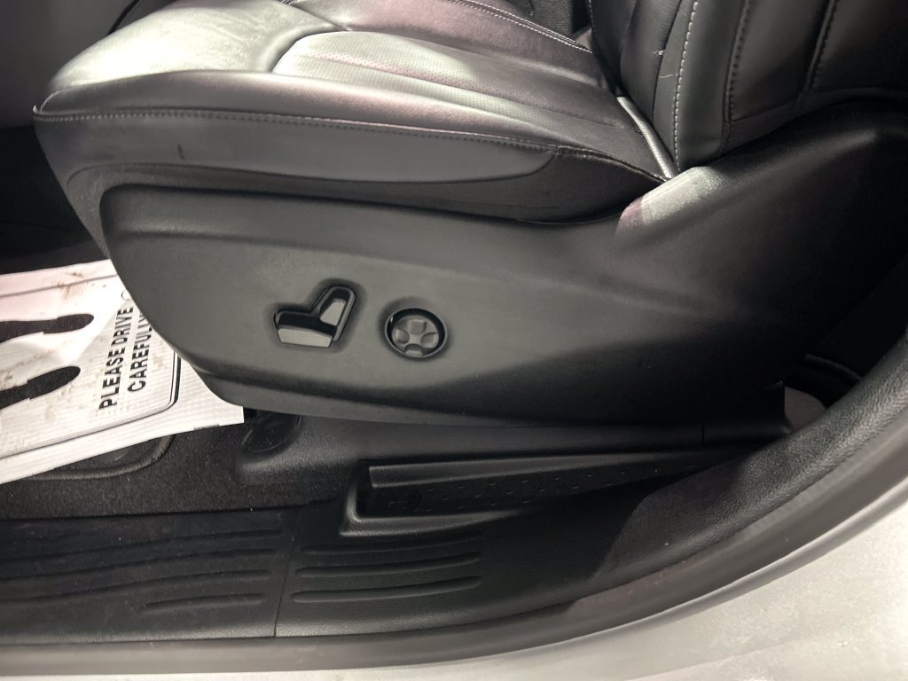 Used 2026 Chrysler Pacifica Select w/ S Appearance Package FWD image 13