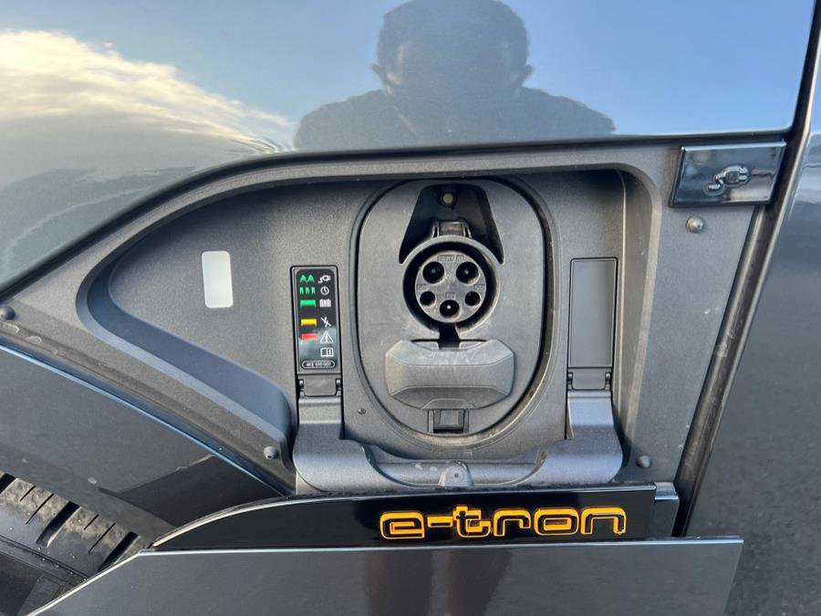 Used 2023 Audi e-tron Premium Plus w/ Premium Plus Package image 49