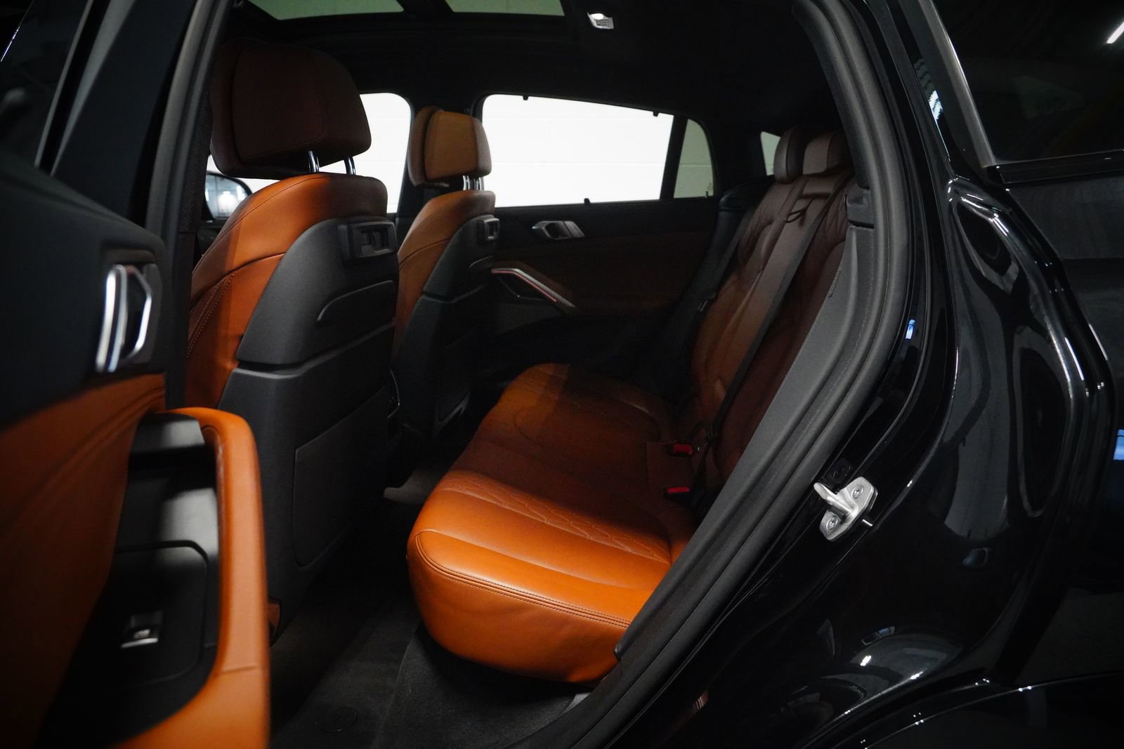 Used 2021 BMW X6 M50i w/ Executive Package image 13