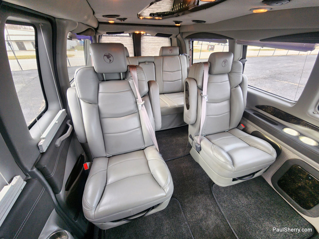 Used 2022 GMC Savana 2500 w/ Enhanced Convenience Package image 29