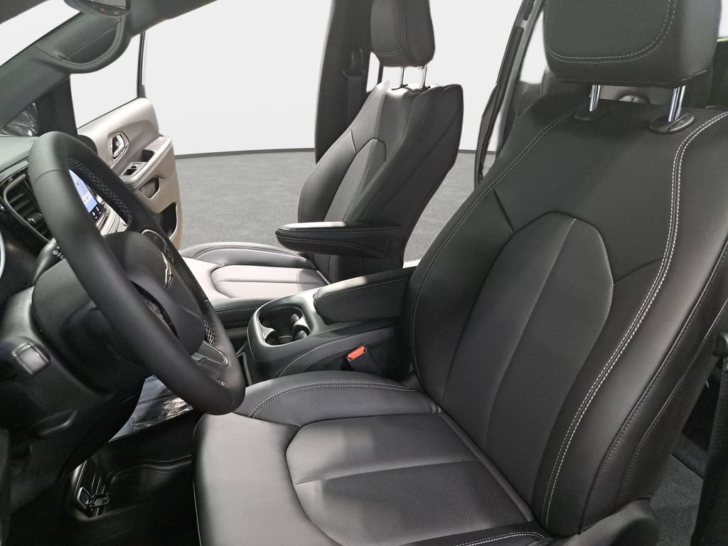 New 2026 Chrysler Pacifica Select AWD/4WD image 17