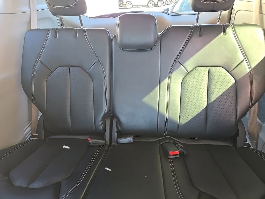 Used 2024 Chrysler Pacifica Touring-L image 26