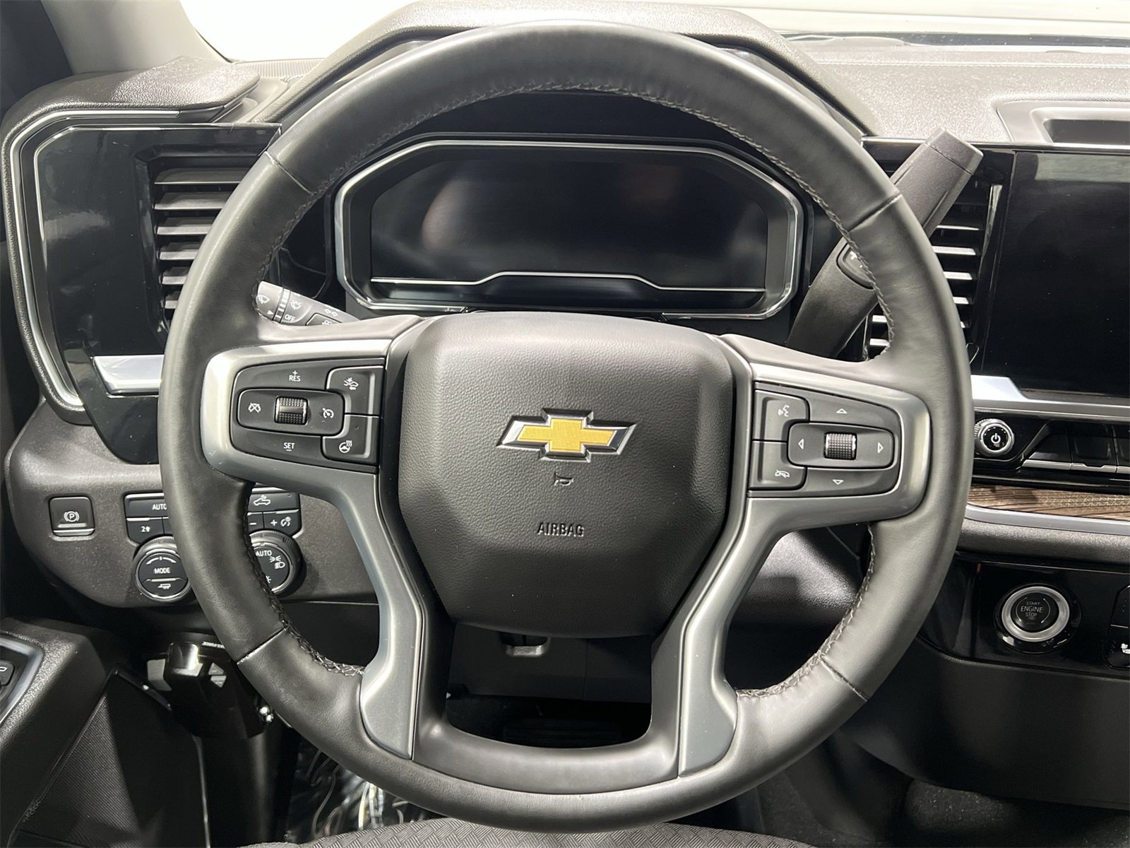 Used 2024 Chevrolet Silverado 1500 LT image 14