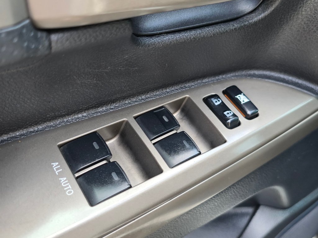 Used 2009 Toyota Land Cruiser AWD/4WD image 39