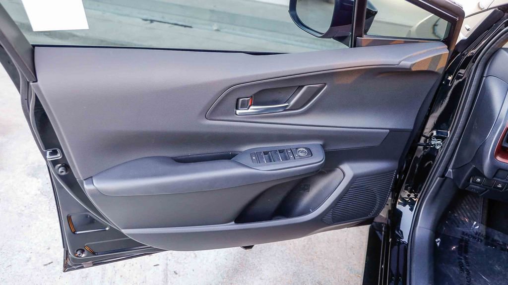 Used 2025 Toyota Prius Plug-In Hybrid image 24