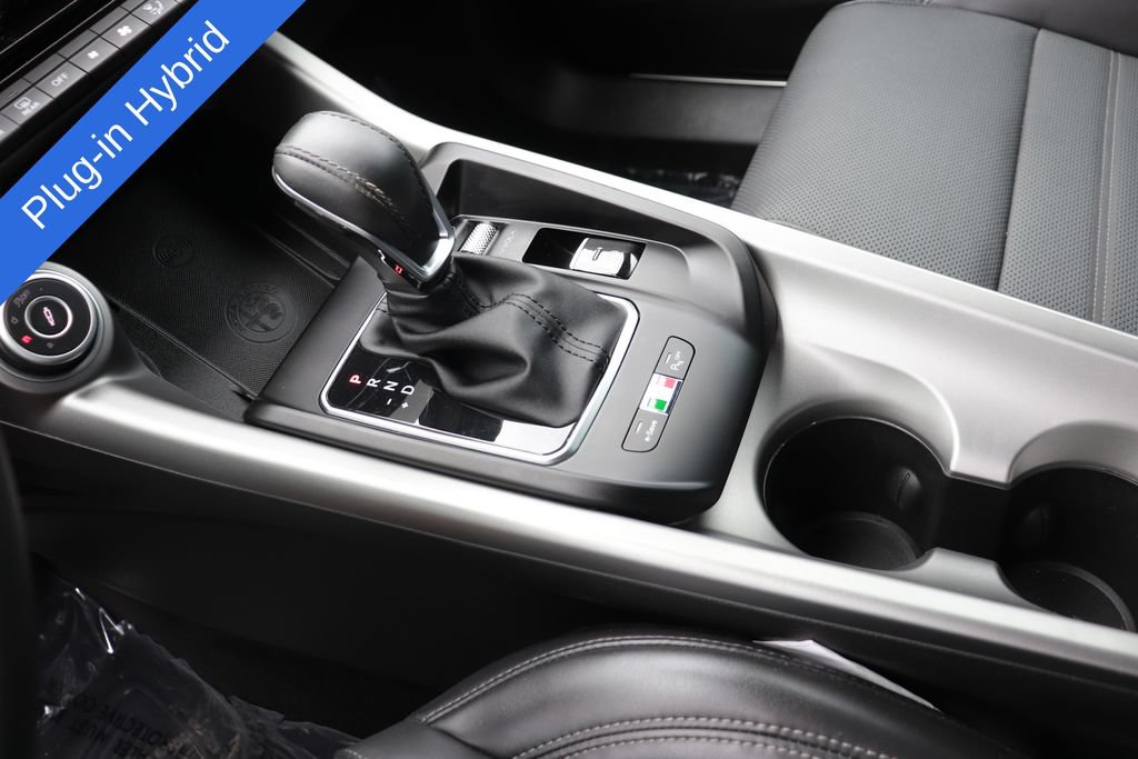 Used 2024 Alfa Romeo Tonale Veloce w/ Premium Interior Package AWD/4WD image 17
