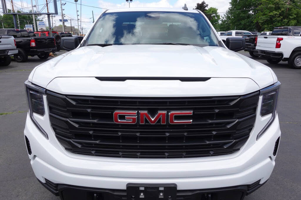 Used 2023 GMC Sierra 1500 Pro w/ Graphite Edition AWD/4WD image 7