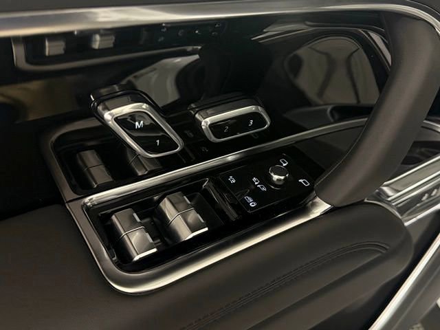 New 2025 Land Rover Range Rover SE image 29