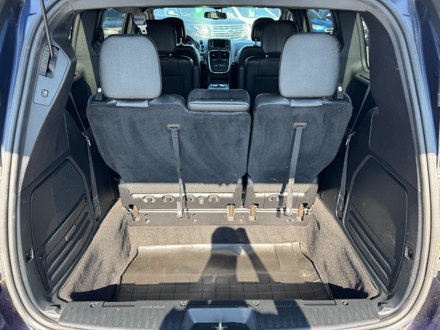 Used 2016 Dodge Grand Caravan R/T w/ Driver Convenience Group FWD image 18