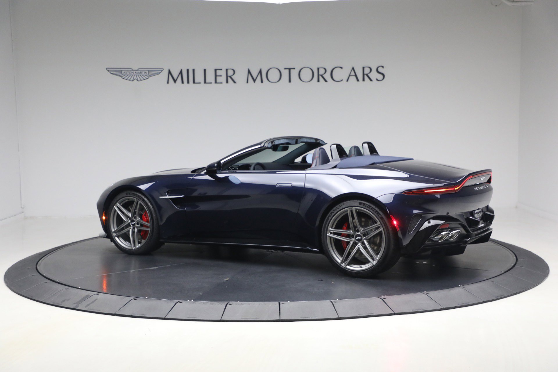 New 2026 Aston Martin V8 Vantage Roadster image 4
