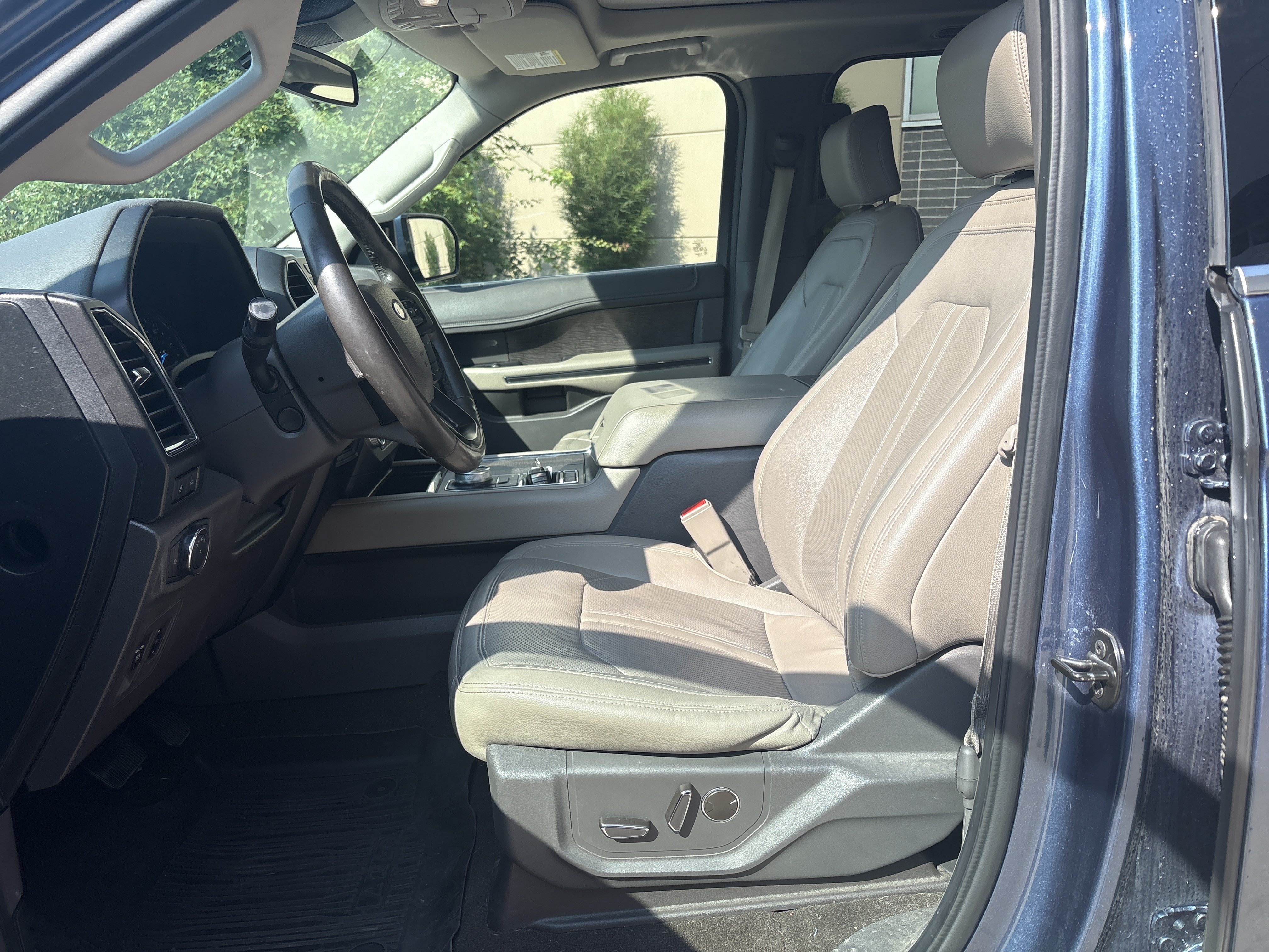 Used 2019 Ford Expedition Limited w/ Equipment Group 302A RWD image 16