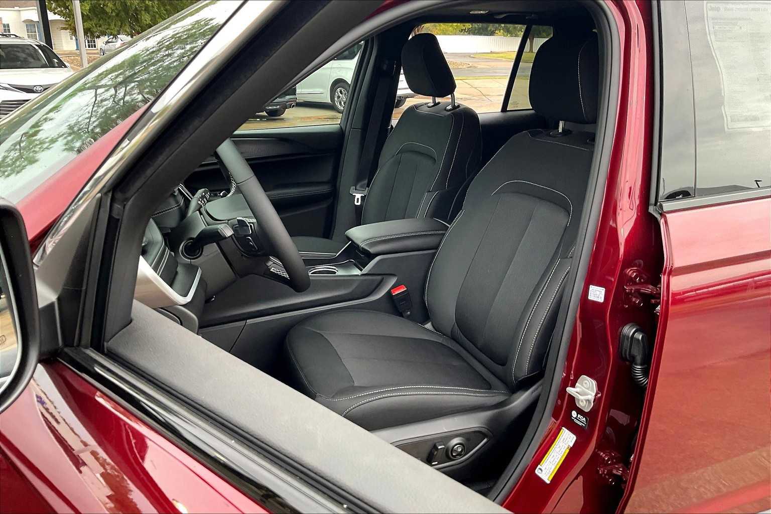 New 2025 Jeep Grand Cherokee Laredo X w/ Luxury Tech Group I image 9