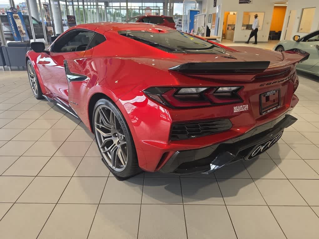 Used 2024 Chevrolet Corvette Z06 RWD image 3