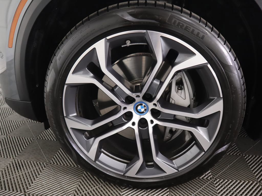 Used 2025 BMW X5 xDrive50e w/ Parking Assistance Package AWD/4WD image 31