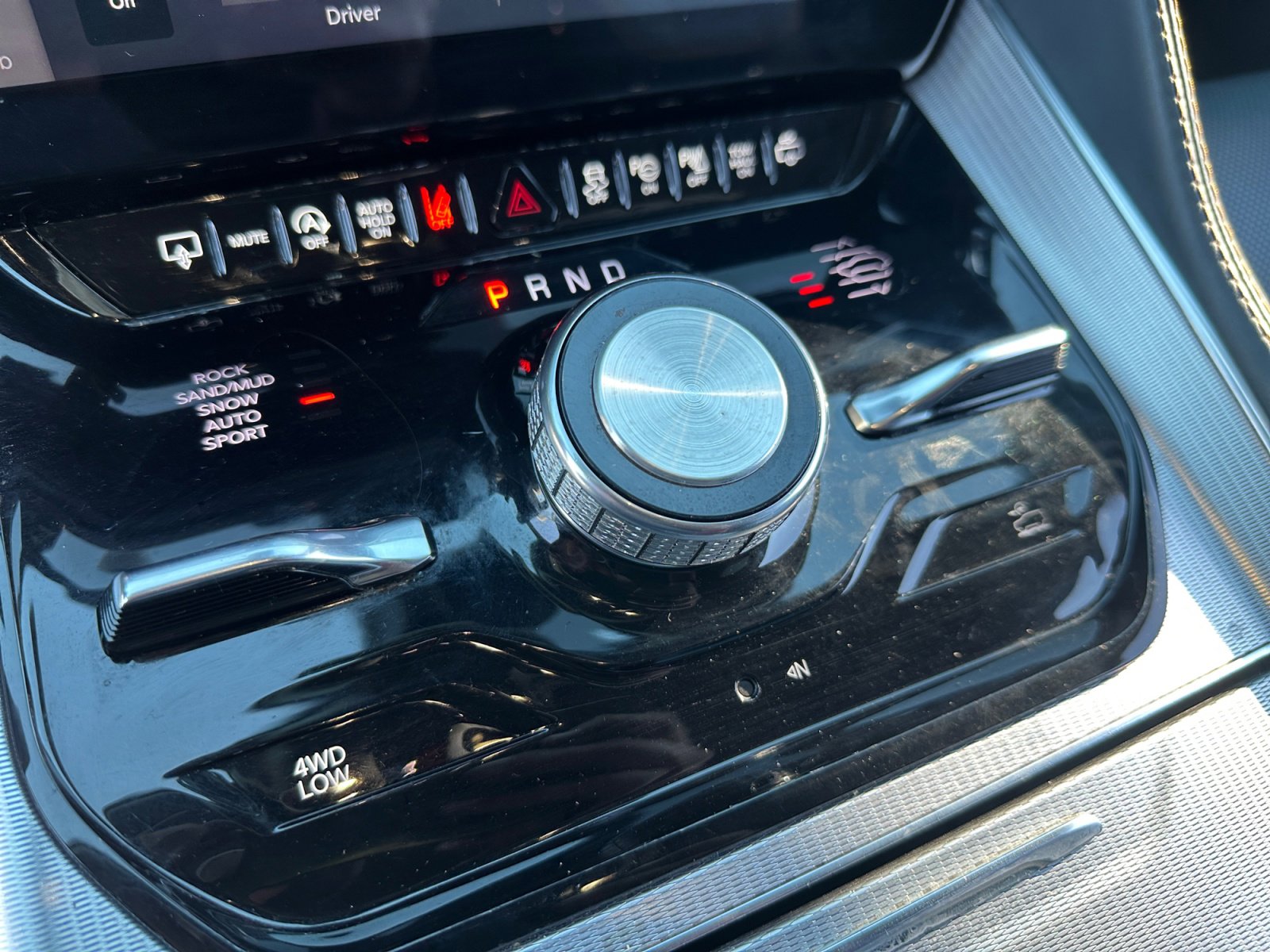 Used 2023 Jeep Grand Wagoneer Series III image 15