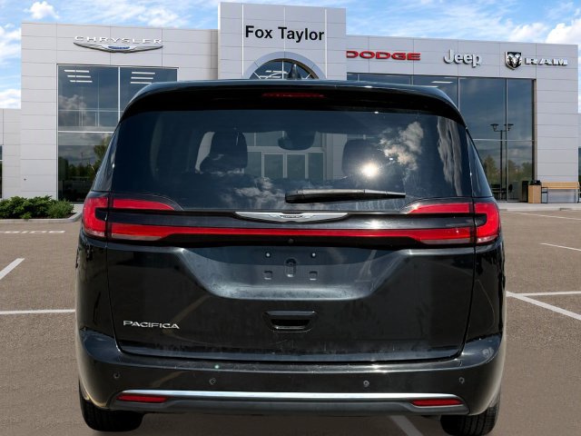Certified 2024 Chrysler Pacifica Touring-L FWD image 5