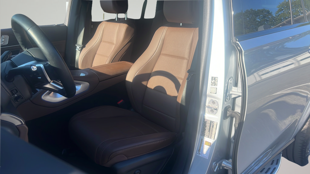 Used 2025 Mercedes-Benz GLS 450 4MATIC image 16