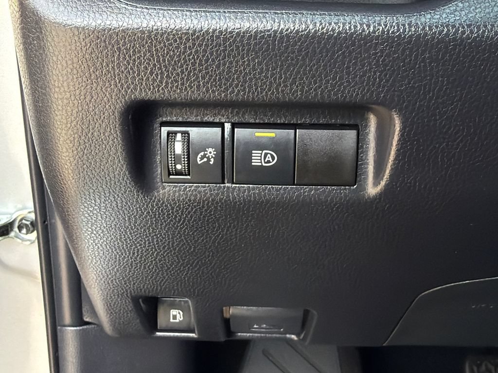 Used 2025 Toyota RAV4 XLE AWD/4WD image 21
