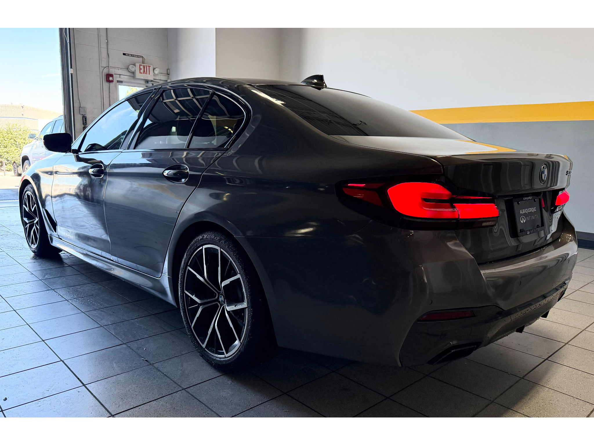 Used 2022 BMW 530i w/ M Sport Package RWD image 10