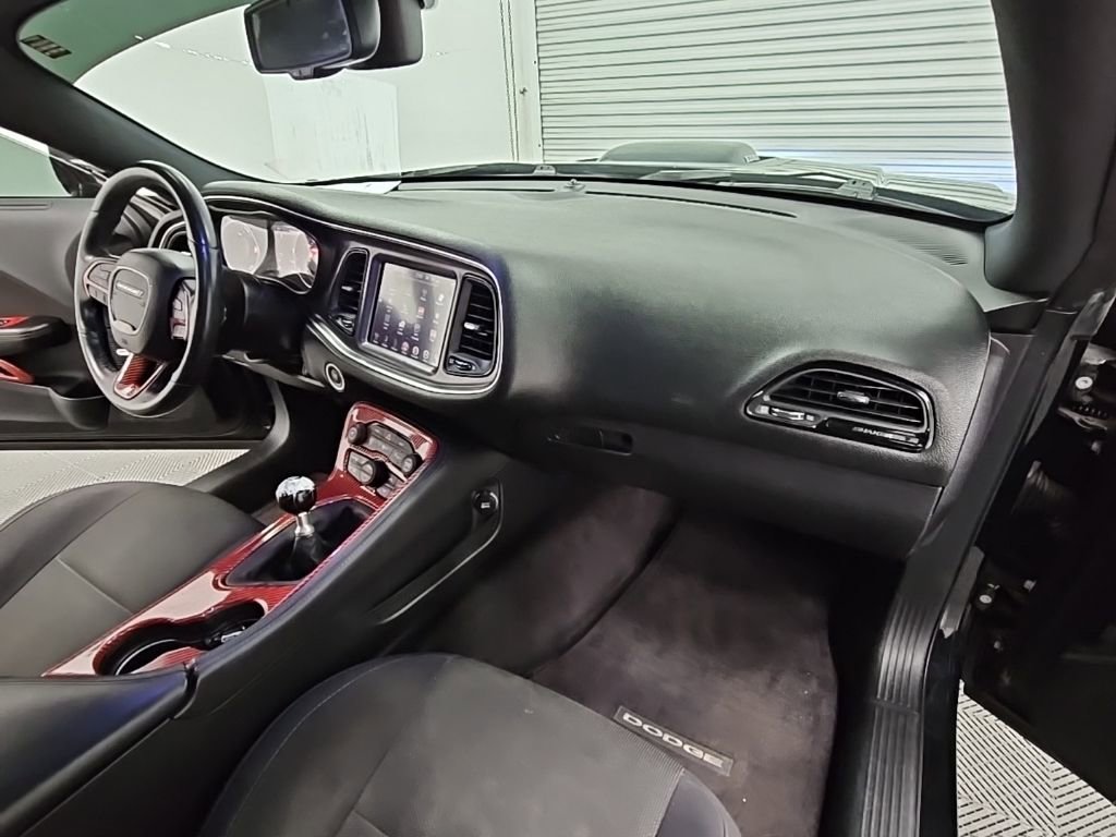 Used 2016 Dodge Challenger R/T image 36